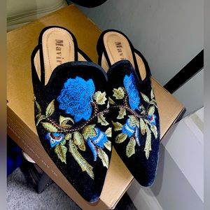 Loafers hand embroidered